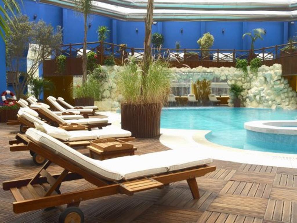 ホテル ファラー カサブランカ エクステリア 写真 The pool at the hotel