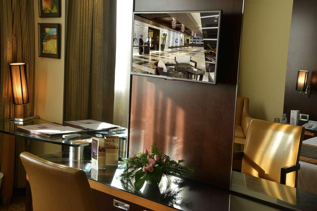 ホテル ファラー カサブランカ 部屋 写真 A view of the kitchen from the dining room