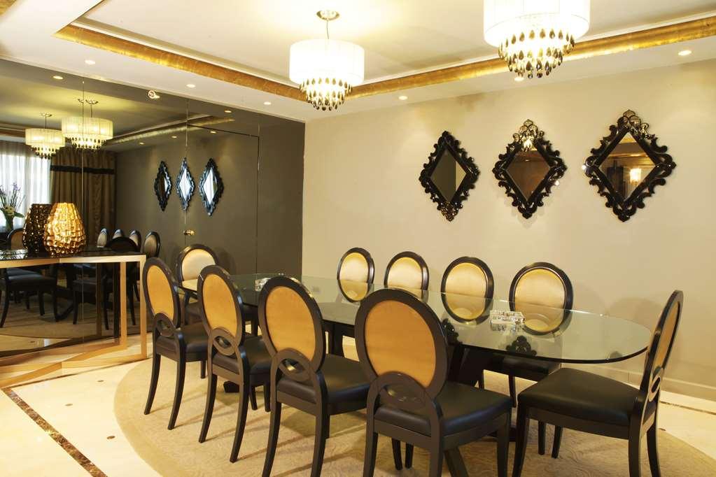 ホテル ファラー カサブランカ 部屋 写真 A dining room