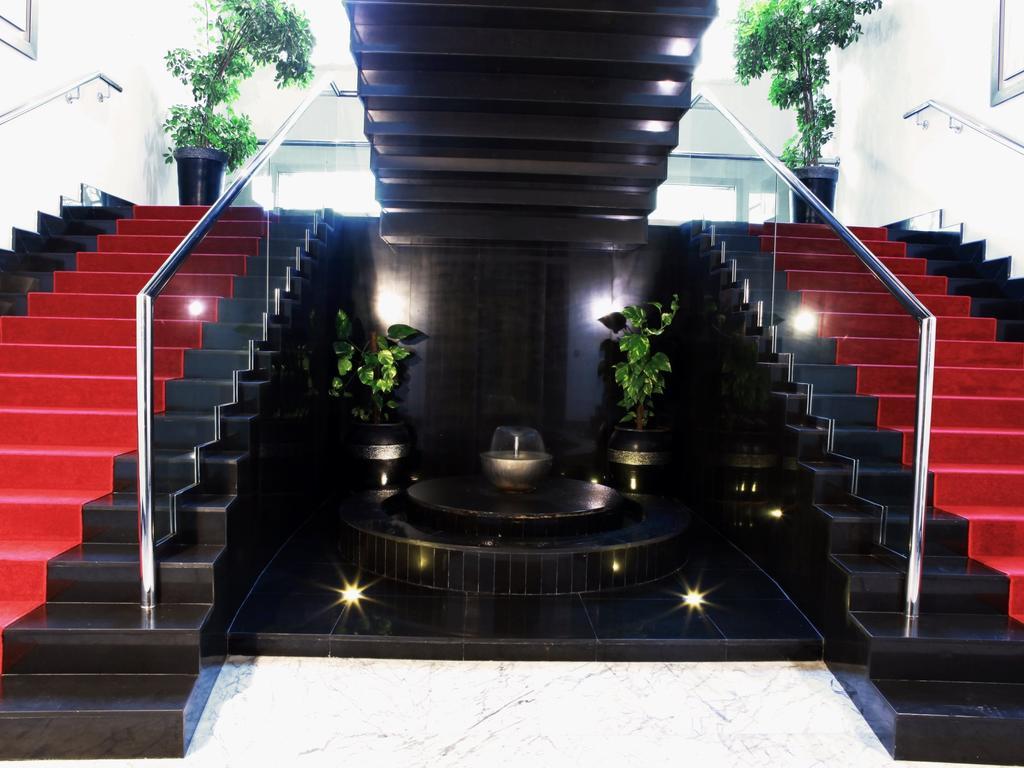 ホテル ファラー カサブランカ エクステリア 写真 The staircase at the entrance of the hotel