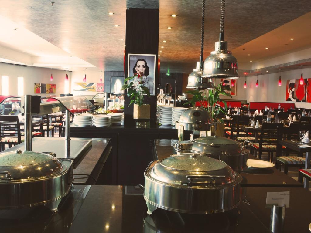 ホテル ファラー カサブランカ エクステリア 写真 The interior of a typical buffet restaurant