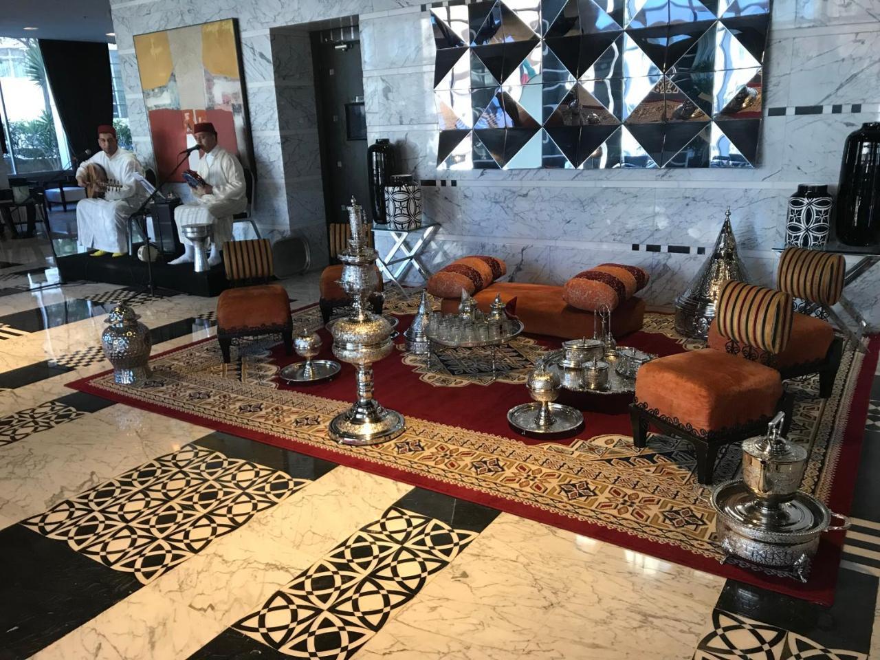 ホテル ファラー カサブランカ エクステリア 写真 A shisha lounge at the Jumeirah Emirates Towers Hotel in Dubai