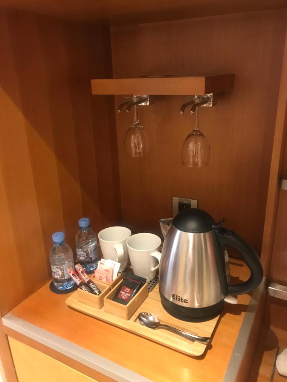 ホテル ファラー カサブランカ エクステリア 写真 A kettle in a hotel room
